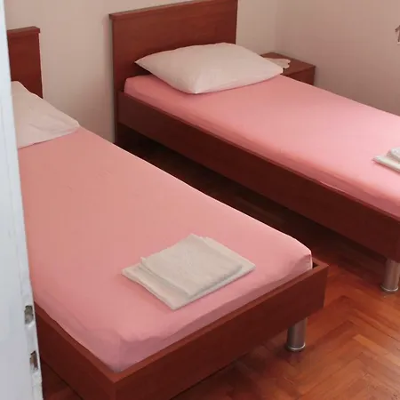 Goran's Place 2* هفار