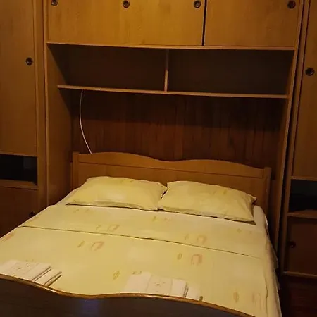 Goran's Place ゲストハウス 2*