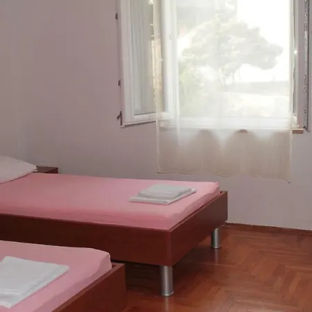 Goran's Place 2* フヴァル