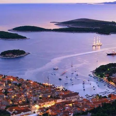 Goran's Place フヴァル