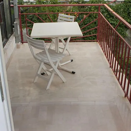 ゲストハウス Goran's Place 2*