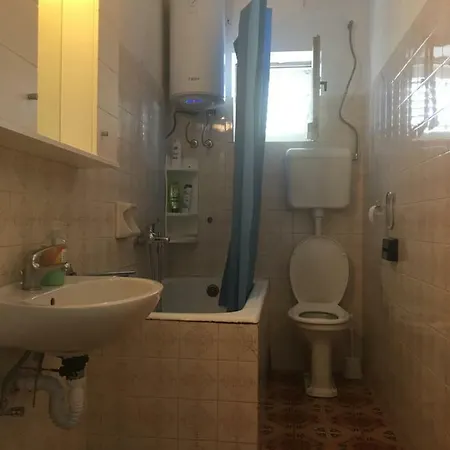 ゲストハウス Goran's Place 2*