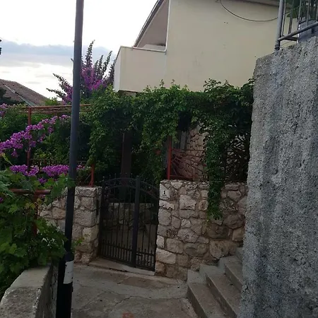 Goran's Place 招待所 赫瓦尔