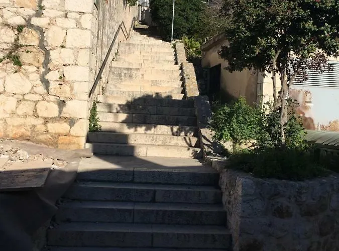 Goran's Place フヴァル